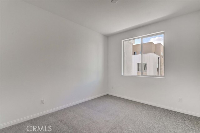 Building Photo - 130 Spectacle