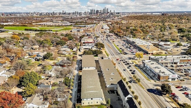 Building Photo - 2309 Rook Dr