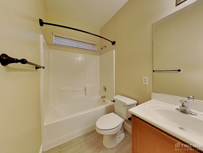 Building Photo - 719 Easter Lily Pl