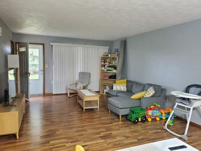 Building Photo - 728 N 2853rd Rd