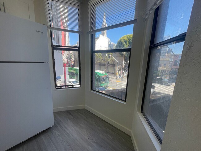 Building Photo - 558 BROADWAY-1