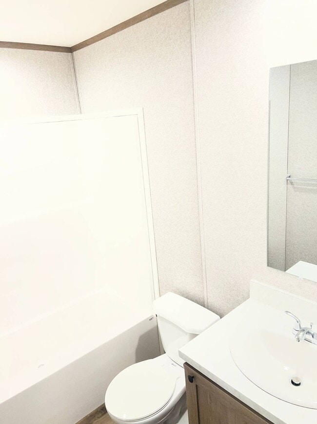 Building Photo - 200 E Zora St