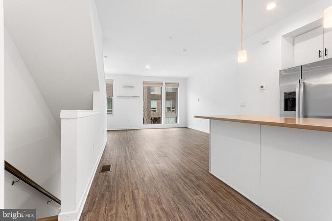 Building Photo - 3121 Beachview Ln