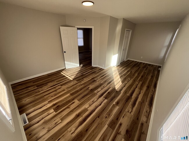 Building Photo - 209 Peck Ave