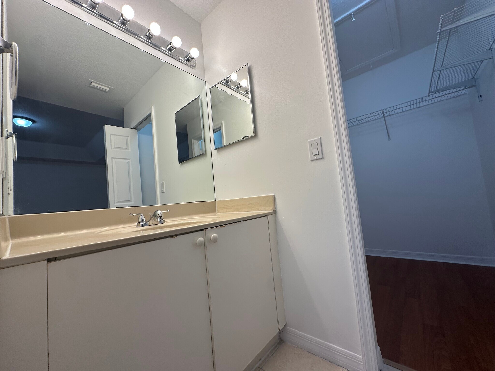 Building Photo - 1712 SE 31st Ct