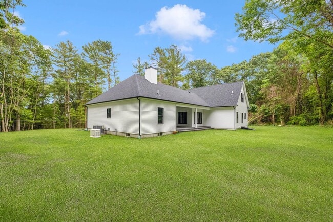 Building Photo - 1332 S Rd