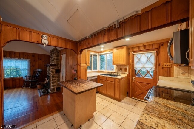 Building Photo - 215 Annisquam Rd