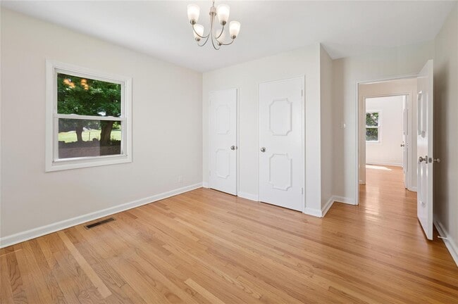 Building Photo - 119 Soundview Ave