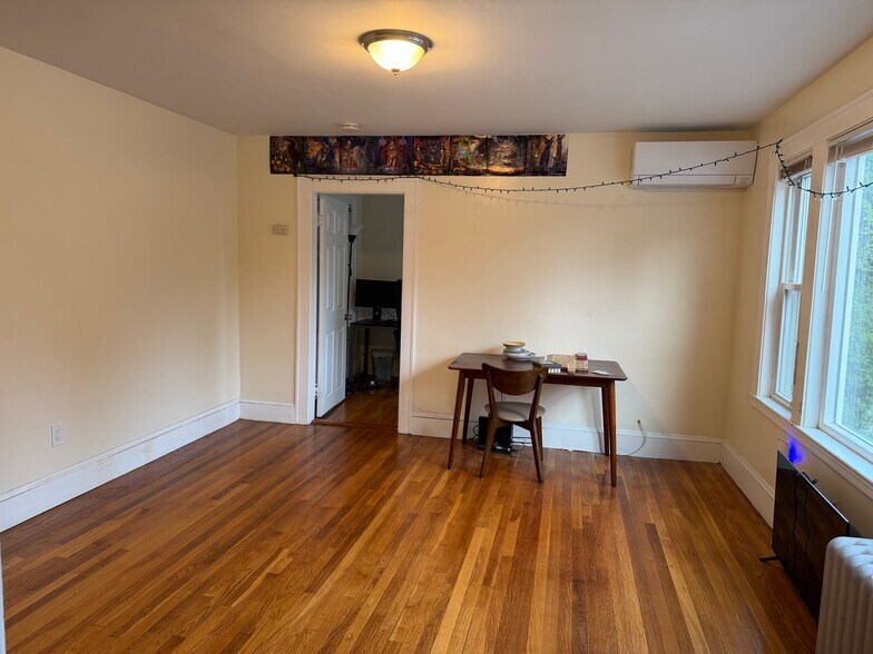 Building Photo - 8 Cenacle Rd