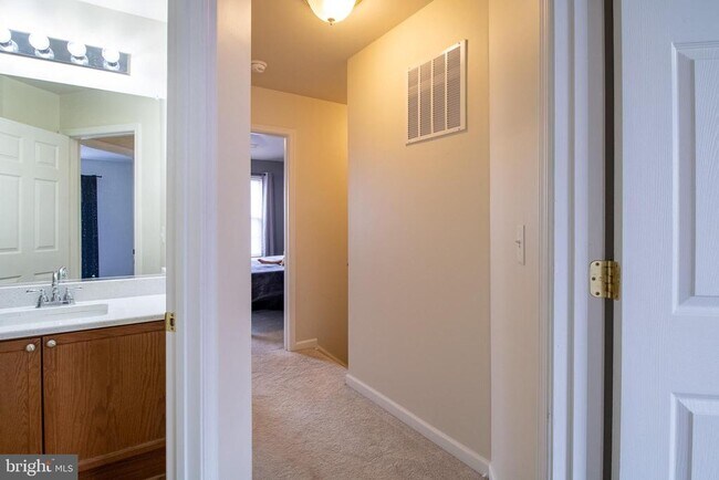 Building Photo - 113 Aero St