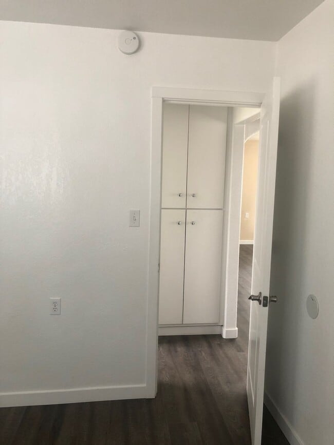 Building Photo - 3-Bedroom 1-Bath (A/C) Private Back Yard - Garage $1,875 (Albany)