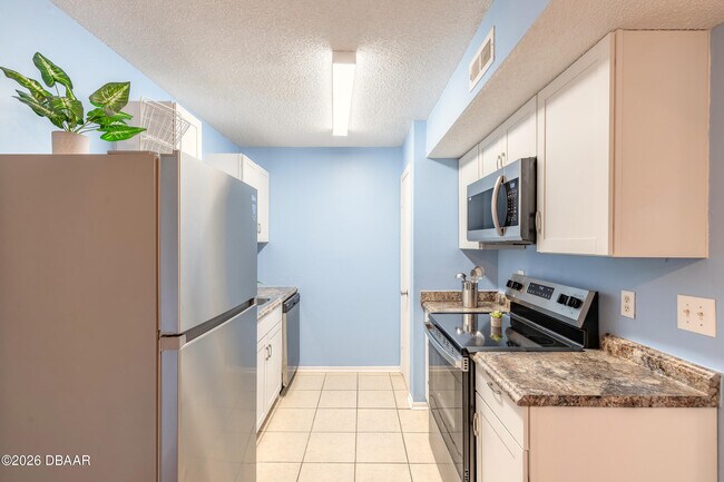 Building Photo - 1600 Big Tree Rd