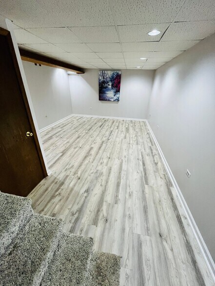 Building Photo - 84 Maplewood Dr