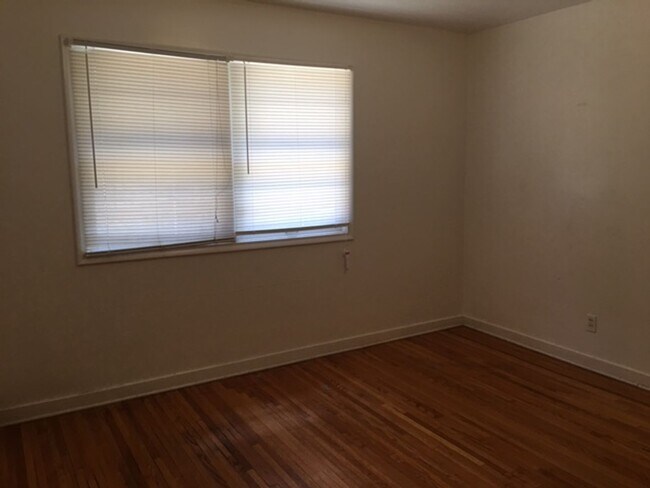 Building Photo - 1300 E Duplex