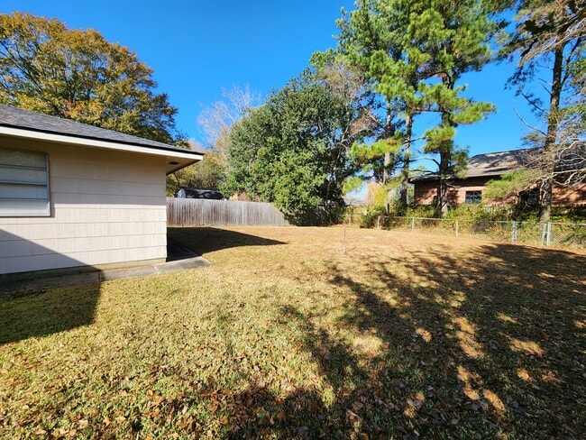 Building Photo - 117 Roberts Cir