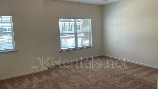 Building Photo - 135 Bryon Ln