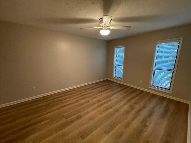 Building Photo - 1510 Wynnes Ridge Cir SE