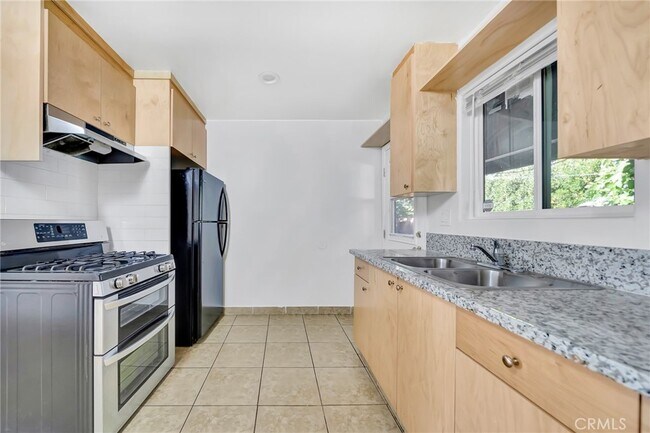 Building Photo - 14235 Sylvan St
