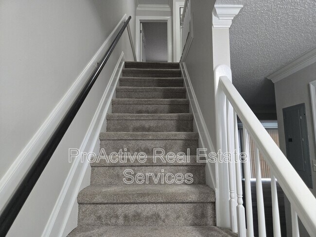 Building Photo - 674 Lord Dunmore Dr