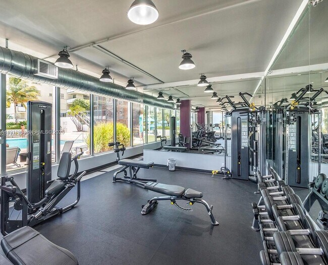 Building Photo - 100 Lincoln Rd