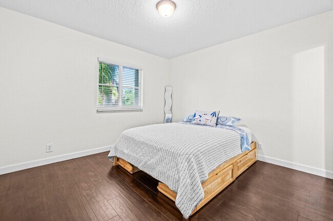 Building Photo - 122 Bayfront Dr