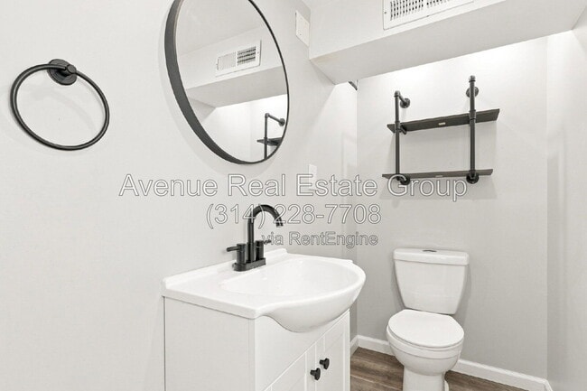 Building Photo - 9534 Grandview Dr