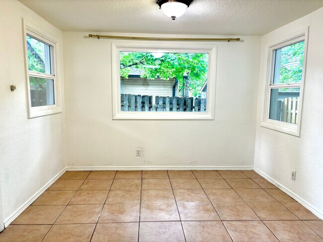 Building Photo - Spacious Pleasant Valley Home with Fenced Back Yard, Detached Garage, and Large Front Porch