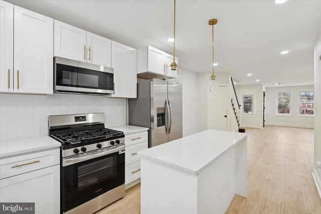 Building Photo - 417 E Upsal St