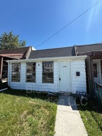 Building Photo - 1427 Simpson St