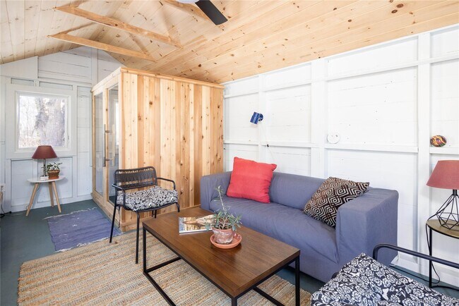 Building Photo - 446 6th St