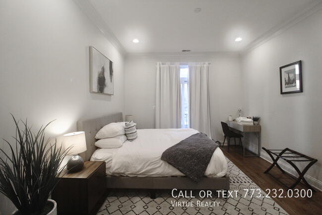 Building Photo - Fulton Market Condo-Quality 3 bedroom 2 ba...