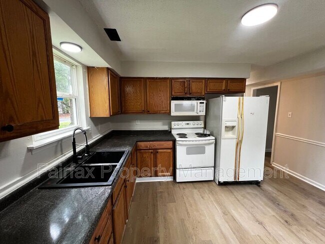 Building Photo - 800 Belvin Ave