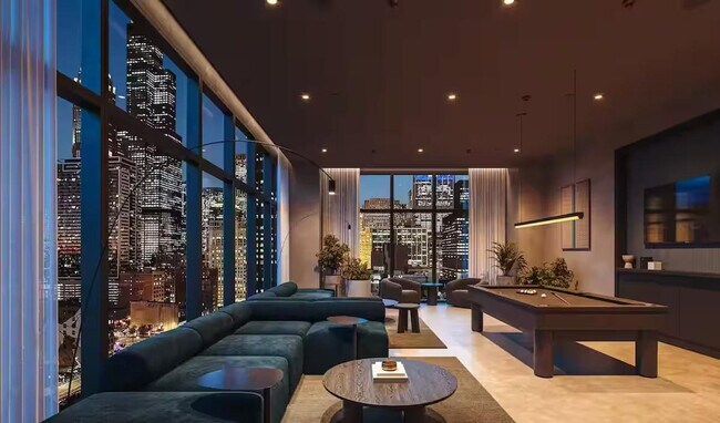 Building Photo - 755 S Clark St