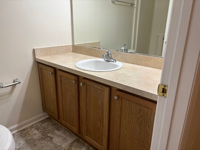 Building Photo - 3041 Camelliawood Cir E