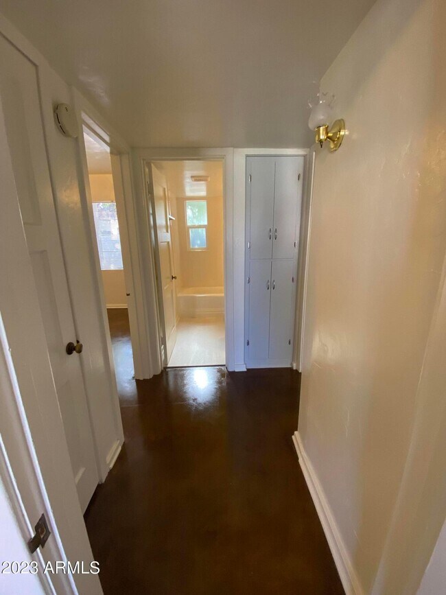 Building Photo - 1530 W Mulberry Dr