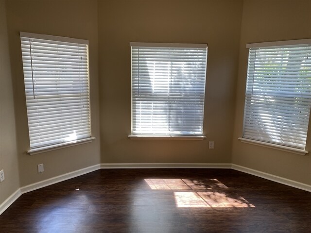 Building Photo - 2879 Pebblewood Ln