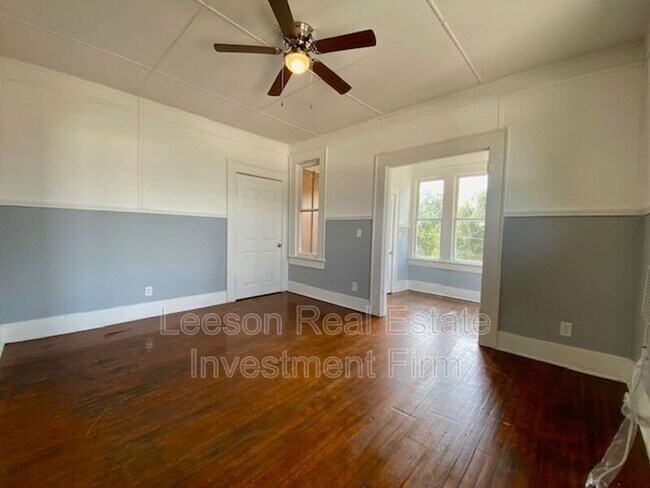 Building Photo - 314 1/2 KINGS HIGHWAY