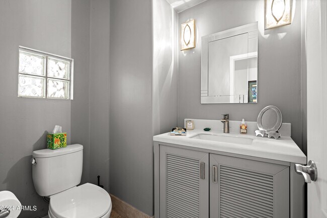 Building Photo - 7705 E Doubletree Ranch Rd