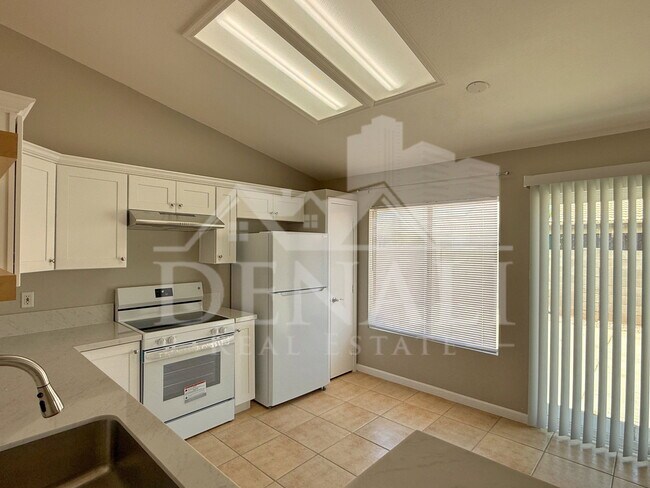 Building Photo - 490 E Bart Dr