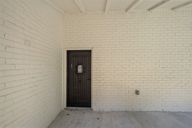 Building Photo - 9323 Portal Dr