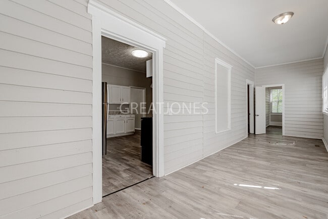 Building Photo - 218 N Lee St