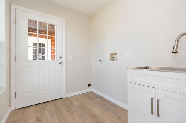 Building Photo - 6545 Brentwood Dr.