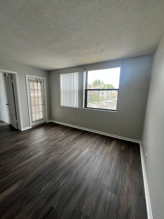 Building Photo - 728 Executive Center Dr