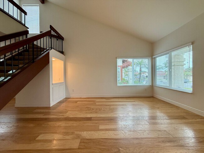 Building Photo - Spacious 4 Bedroom House with Large Fenced Yard! Landscaping Included! Two Car Garage!