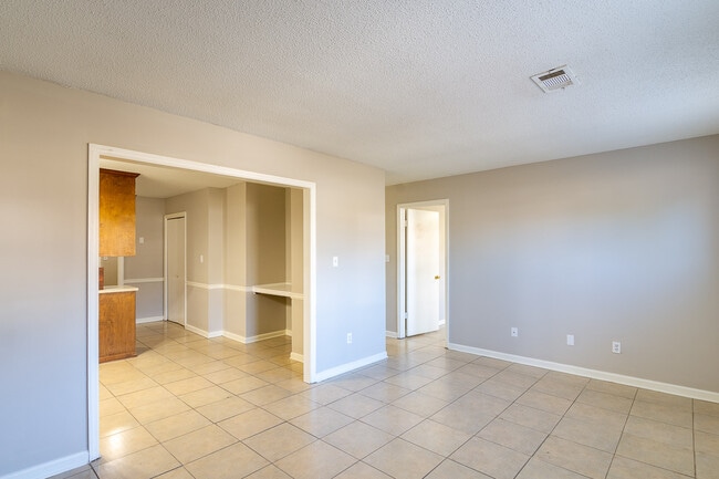 Building Photo - 424 Evans Mill Dr