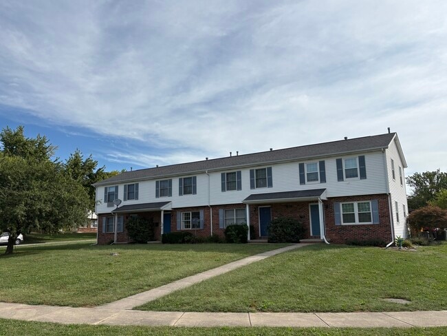 Building Photo - 707 N Golfcrest Rd