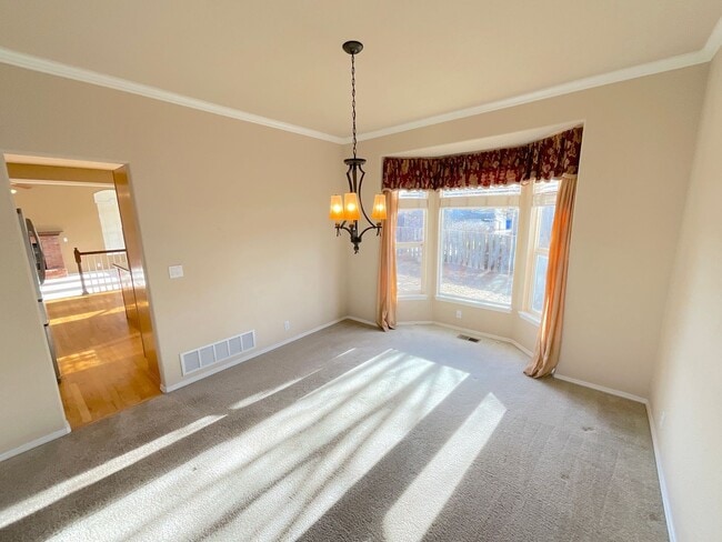 Building Photo - 5 Bedroom Home Available Near Rangewood Dr & Vickers Dr!