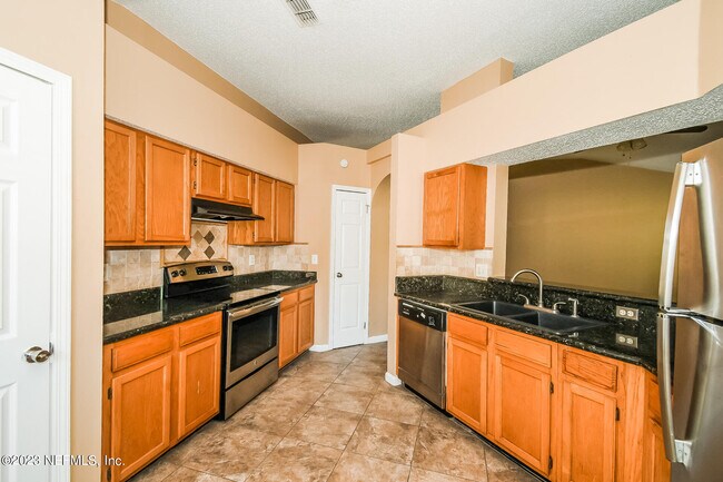 Building Photo - 12290 Cobblefield Cir N