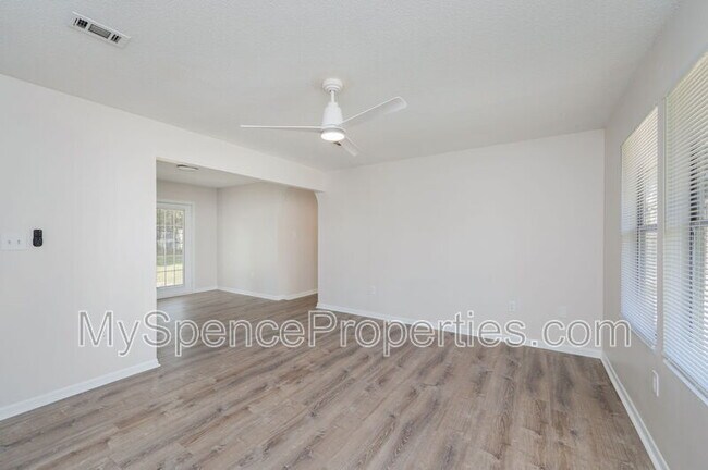Building Photo - 126 Camellia Pl