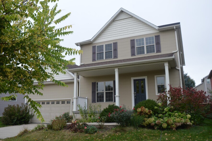 Building Photo - 708 Sundance Dr